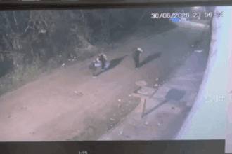 Vídeo mostra autor de tiro contra tenente fugindo em estrada de terra no litoral de SP