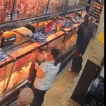 Câmeras de segurança flagram homem furtando pacotes de carne em açougue em Diadema