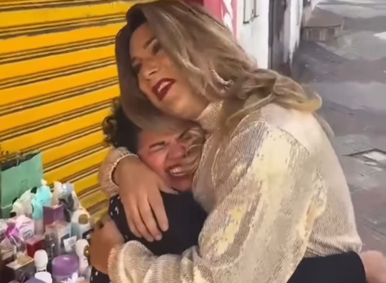 Humorista Tiago Barnabé, do SBT,  surpreende vendedora de cosméticos em Diadema e viraliza nas redes
