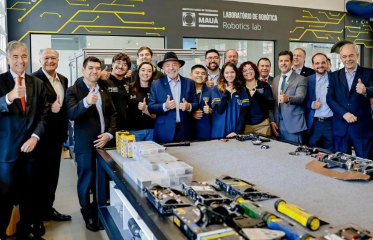 Em visita ao Instituto Mauá de Tecnologia, presidente destaca o potencial dos biocombustíveis frente às crises internacionais e reforça o papel da educação no desenvolvimento do país
