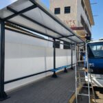 Prefeitura de Rio Grande da Serra inicia instalação de nova cobertura em ponto de ônibus próximo à estação