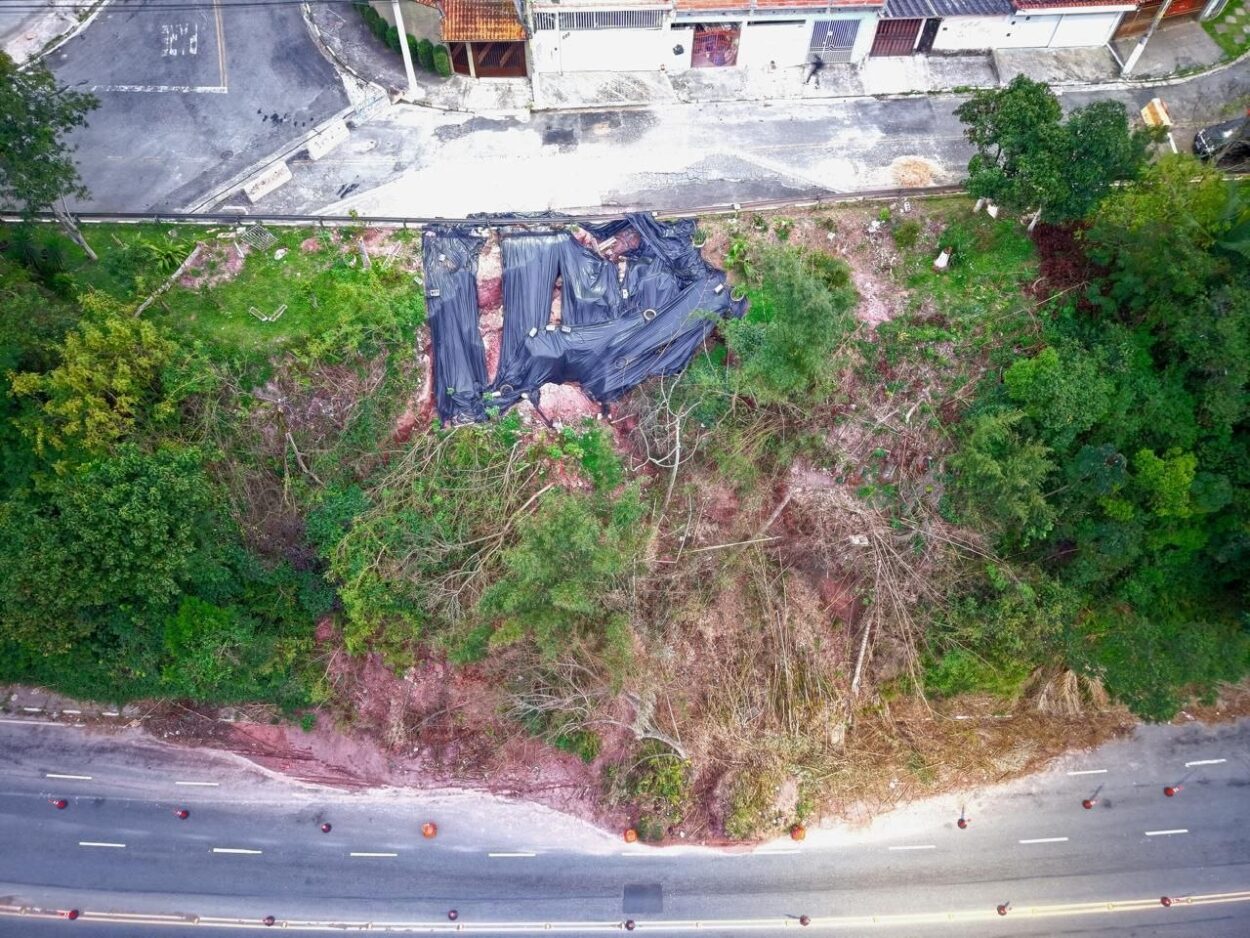 Prefeito Marcelo Oliveira assina contrato para obra de contenção na avenida Capitão João
