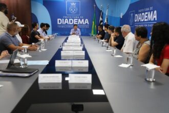 Representantes da ETEC JK, de Diadema, visitam prefeitura e anunciam melhor desempenho no Enem entre as escolas públicas do Grande ABC
