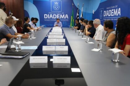 Representantes da ETEC JK, de Diadema, visitam prefeitura e anunciam melhor desempenho no Enem entre as escolas públicas do Grande ABC