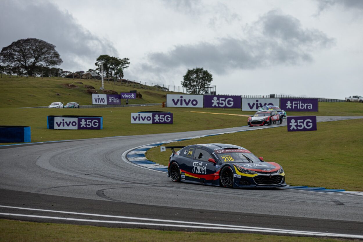 Piloto de Ribeirão Pires, Vinicius Papareli conquista pódios e mantém destaque na Stock Light no Velocittà