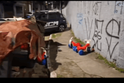GCM encontra adolescentes dormindo em carro após furto de triciclos em creche de São Bernardo