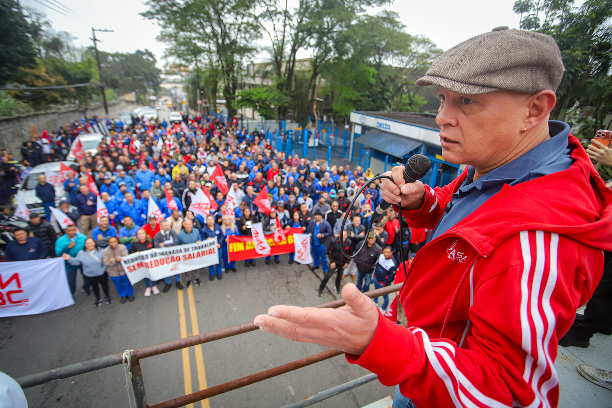 Moisés Selerges, ex-presidente do Sindicato dos metalúrugicos do ANC e candidato a deputado federal participou da manifestação
