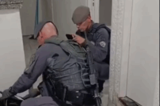 Operação da PM encontra coletes, munições de fuzil e explosivos em Paraisópolis