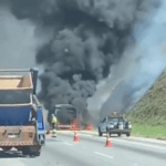 Carreta pega fogo no Rodoanel e provoca congestionamento nesta segunda-feira
