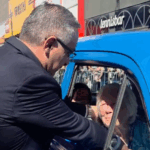 Vovó TikToker é homenageada com medalha em desfile no aniversário de São Bernardo