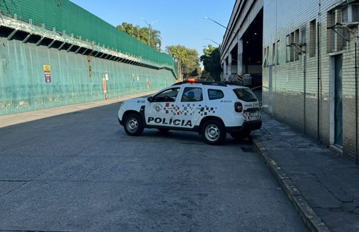 Quando a primeira viatura da Polícia Militar (M06213) adentrou o local indicativo pelos funcionários, encontrou um cenário devastador: