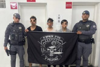 PM prende homem e apreende dois infratores por roubo a motorista de aplicativo