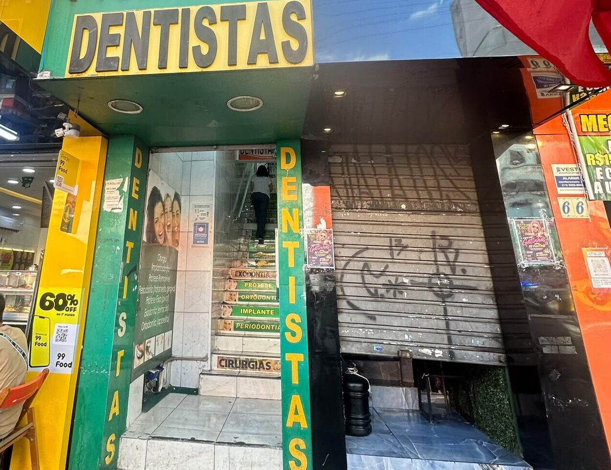 Durante a vistoria realizada no consultório, situado na Rua Bernardino de Campos, os agentes da Polícia Civil e da Vigilância Sanitária encontraram condições extremas de insalubridade.