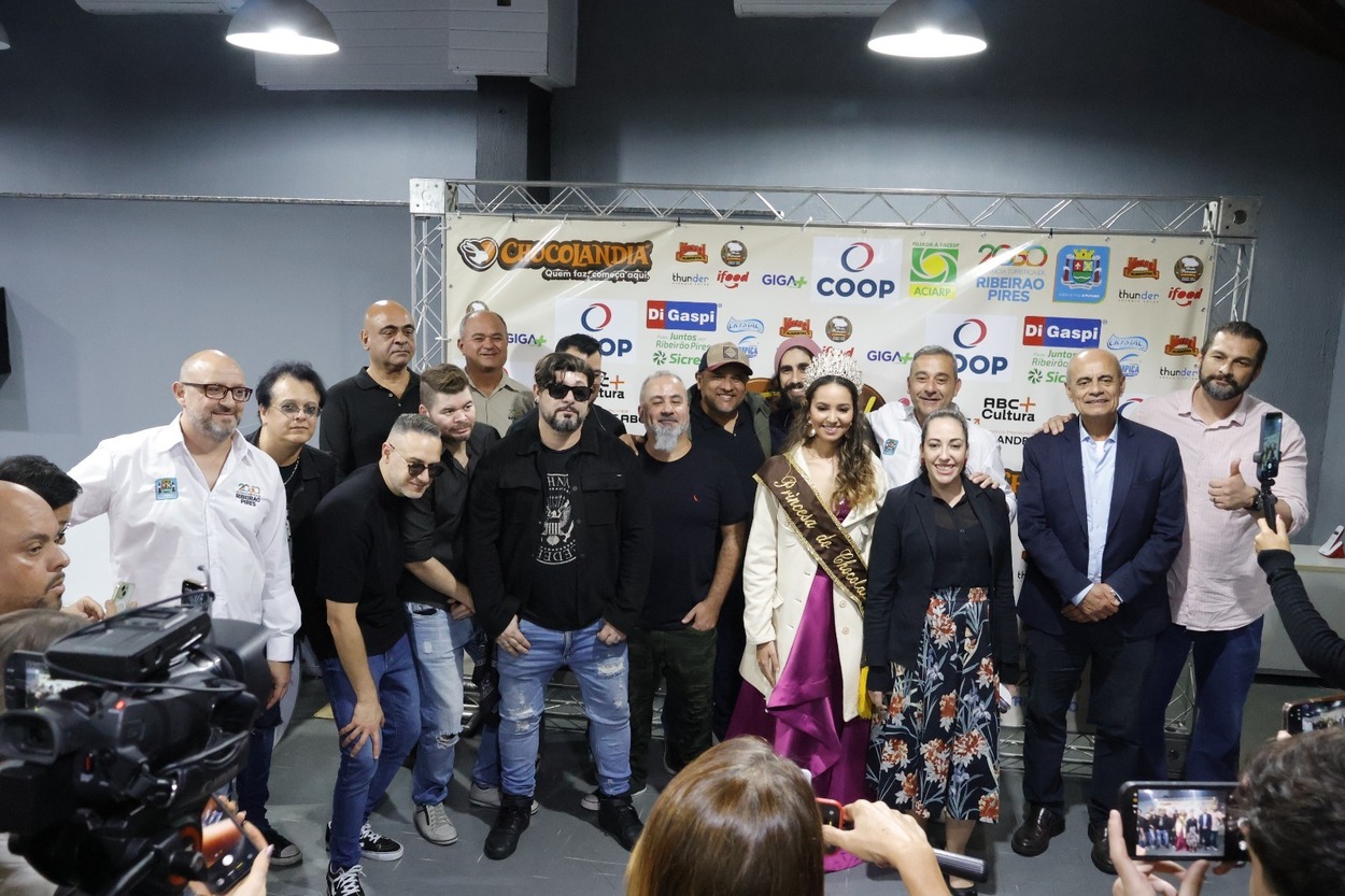Com a presença do prefeito Guto Volpi e da Princesa do Chocolate, evento inova na mobilidade do centro da cidade e inicia edição 2026 com o projeto ABC+Cultura nos palcos