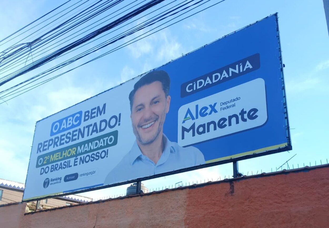TRE-SP determina remoção de dezenas de outdoors de Alex Manente na região do ABCD