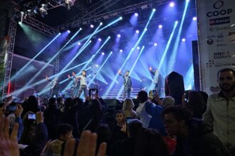 Festival do Chocolate 2026 reúne multidão em Ribeirão POires em noite de show de Rodrigo Teaser