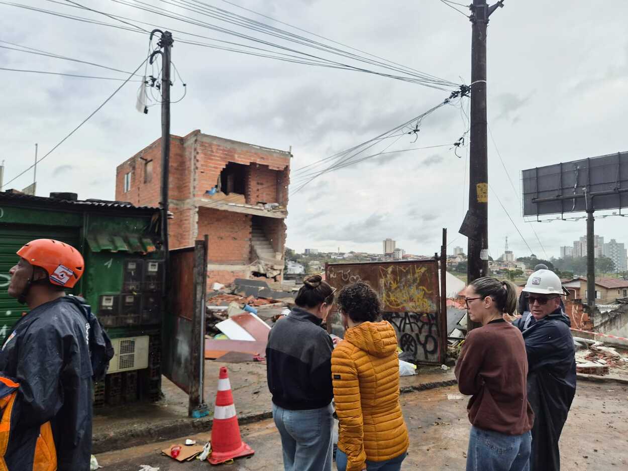Desabamento no Jardim Calux deixa quatro feridos em São Bernardo