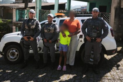 Menina de 8 anos desaparecida em Rio Grande da Serra é achada em segurança pela PM, mas caso termina em confusão