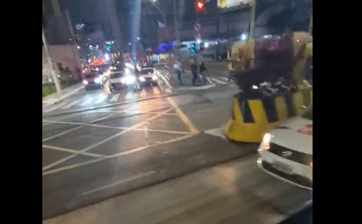 Colisão entre dois ônibus causa bloqueio parcial em corredor de São Bernardo nesta terça