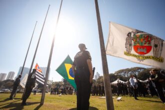 Hasteamento das bandeiras marca início da programação que celebra 473 anos de São Bernardo