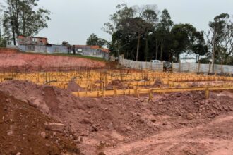 Vistoria acompanha início de obras na futura UBS Parque Imigrantes, em São Bernardo