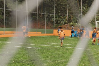 Em São Bernardo, Vila Jurubeba ganha praça-parque com campo de grama sintética, playground e pista de caminhada