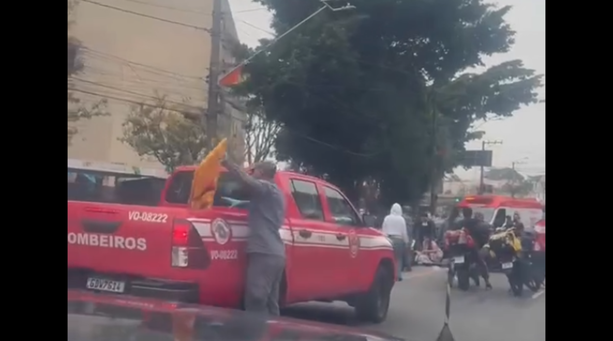 Atropelamento por moto deixa duas pessoas feridas na Avenida Castelo Branco, em São Bernardo