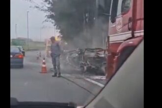 Carro pega fogo e explode na Via Anchieta em São Bernardo