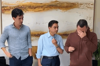 Cleitinho chora e desiste de candidatura ao governo de MG após perda na família