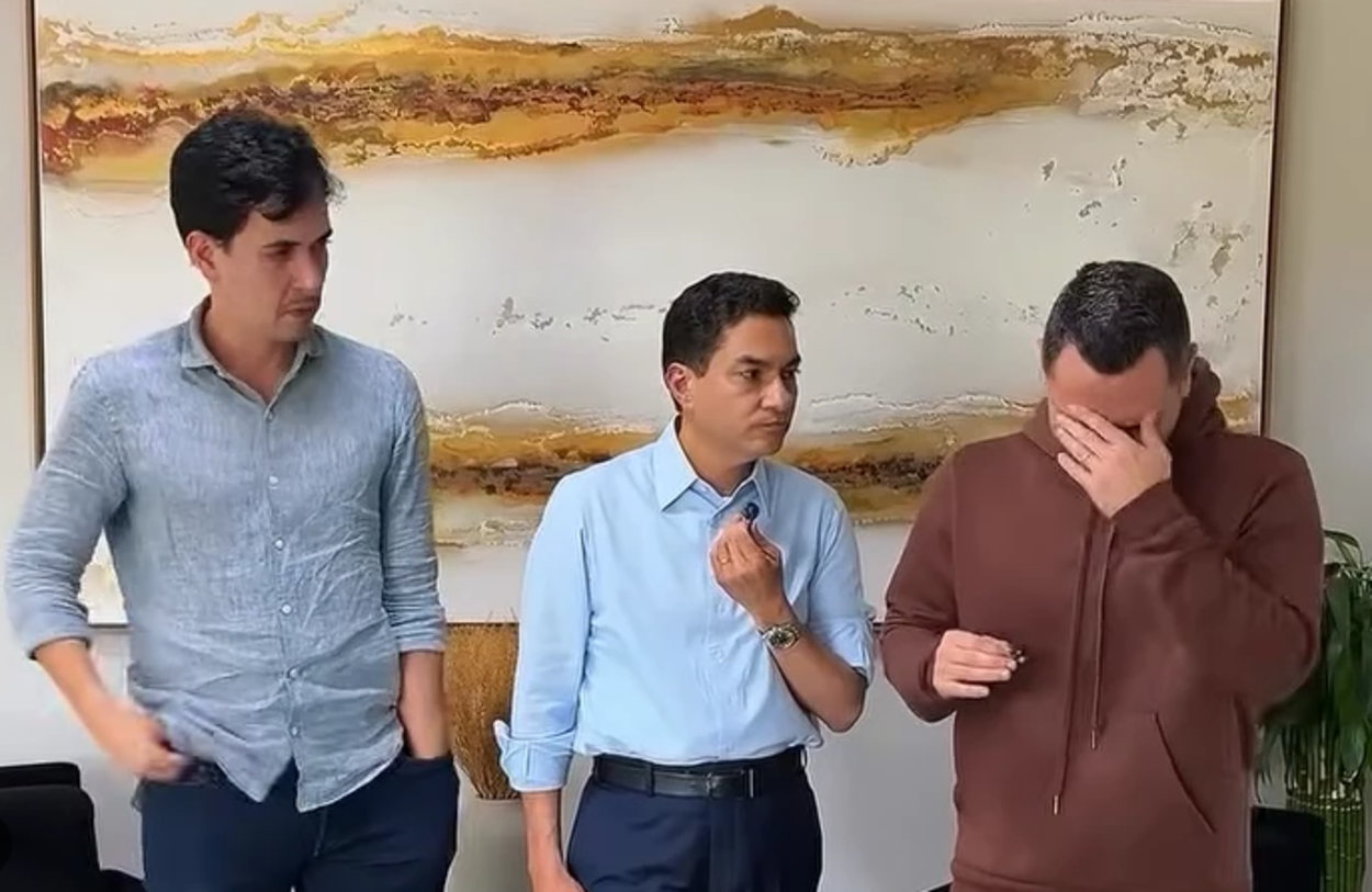 Cleitinho chora e desiste de candidatura ao governo de MG após perda na família