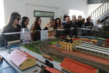 Iniciativa é realizada pelo Ferreoclube do ABC; hobby se dedica à construção de réplicas de trens, locomotivas e vagões