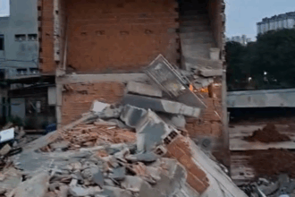 Desabamento de obra deixa três feridos e mobiliza resgate no Jardim Calux, em São Bernardo
