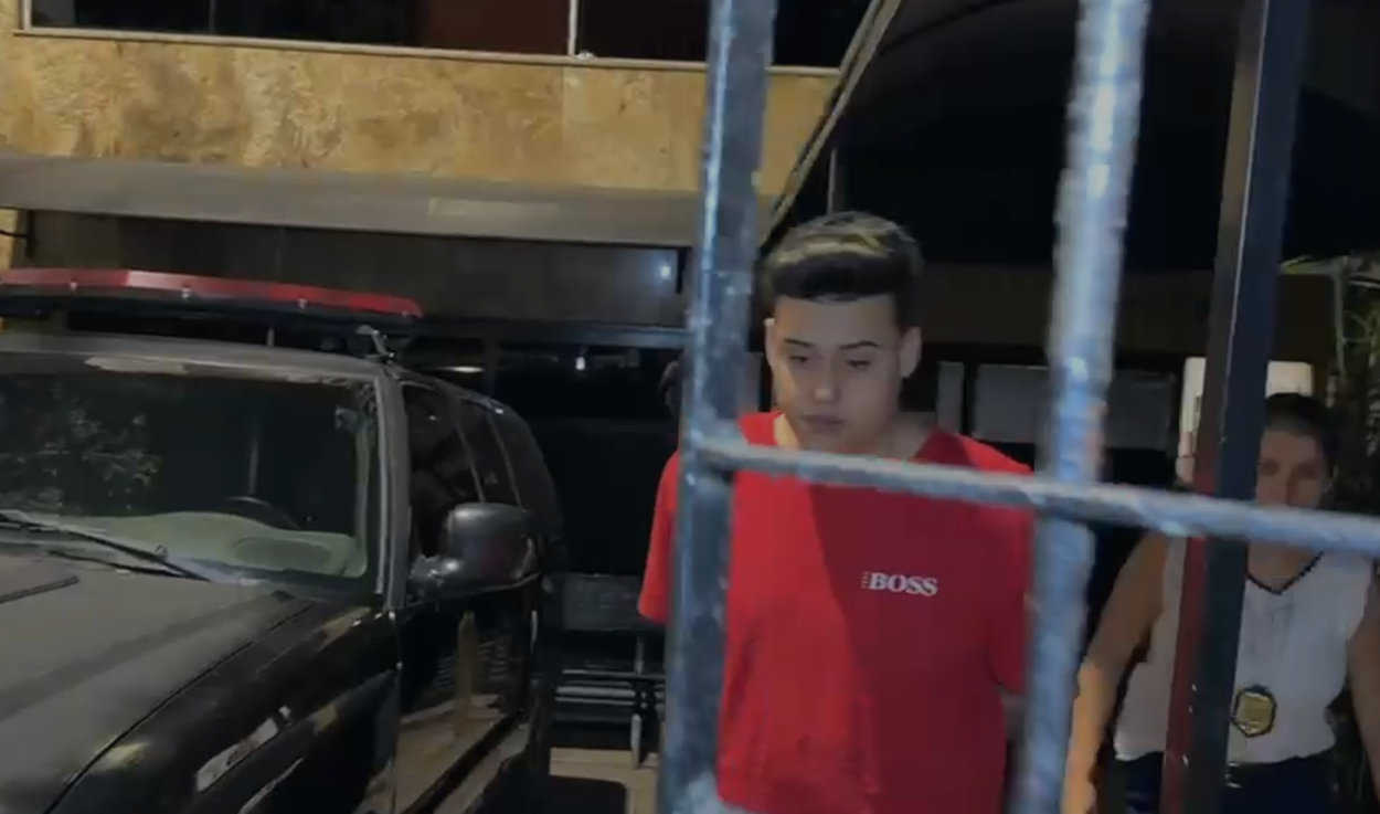 Vídeo mostra o momento em que falso dentista é preso dentro de clínica clandestina em Santo André