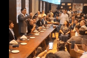 Em primeira agenda no ABC, Flávio Bolsonaro defende corte de gastos e critica juros a empresários em São Caetano
