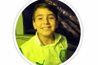 Sob comoção e forte presença policial, menino baleado em tentativa de assalto é sepultado em SP