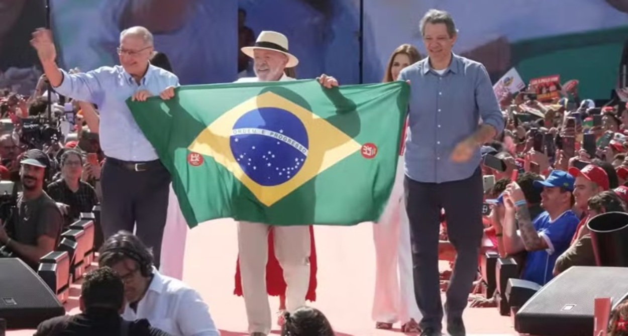 Ao lado de Alckmin e Haddad, Lula volta ao berço político no ABC e abre campanha com ato na Vila Euclides. Foto: Rerodução/ Youtube
