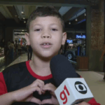 Amor além da vida: garoto de 8 anos emociona ao mandar recado para pai que não conheceu
