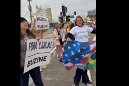 Bolsonarista faz protesto contra Lula a poucos metros de evento do presidente em SBC