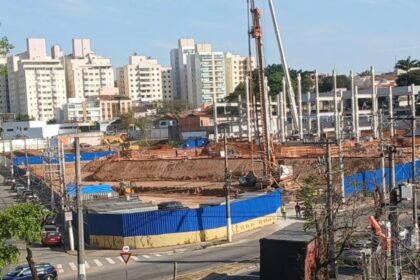 Obras do novo supermercado Tauste avançam no Rudge Ramos, em São Bernardo