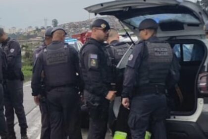 Casal de GCMs de folga reage a assalto e suspeito morre em confronto na Fernão Dias
