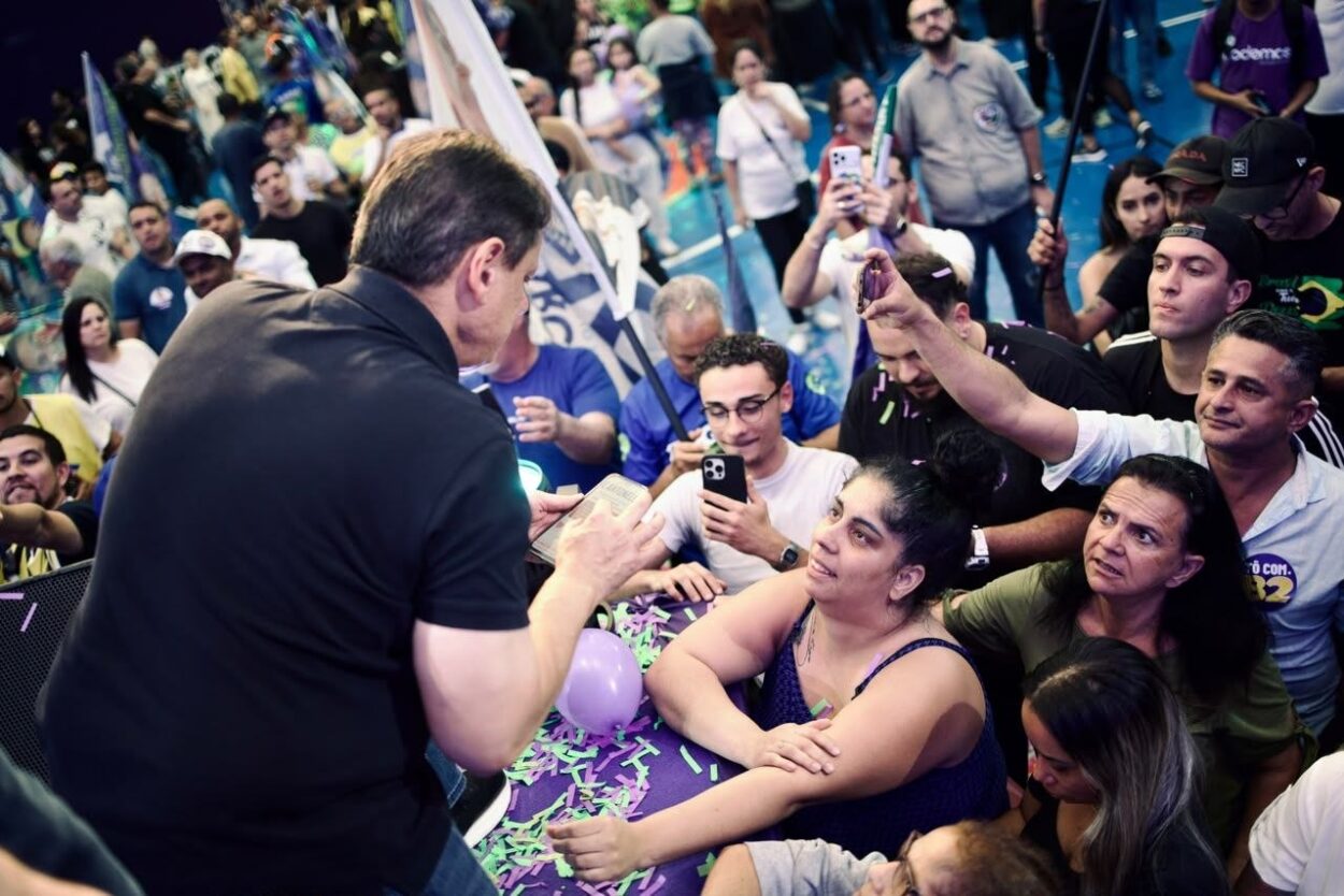 Em primeiro dia de campanha, Tarcísio participa de eventos políticos e missa