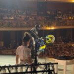 Piloto de São Bernardo leva manobras com moto ao palco do Theatro Municipal de São Paulo