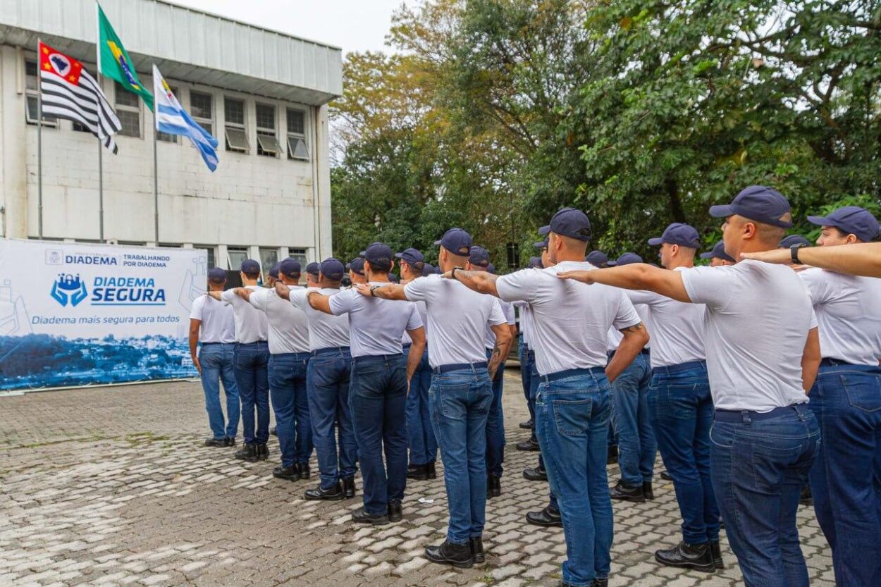 Novos guardas de Diadema realizam último treinamento antes da formatura