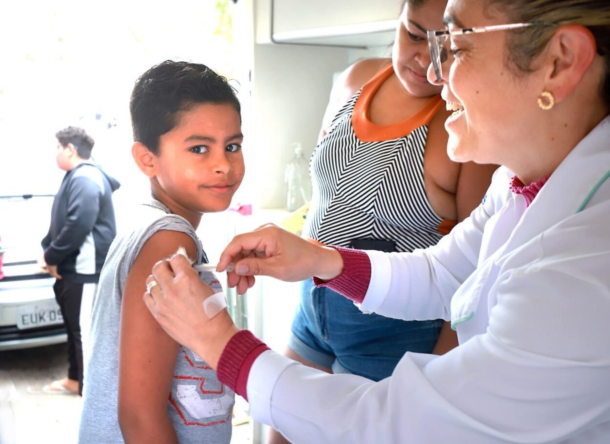 Diadema aplica mais de 6 mil doses no Dia D de Multivacinação