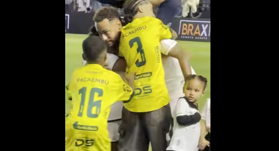 Emoção e Carinho: Neymar atrai abraço coletivo de crianças em partida contra o Mirassol
