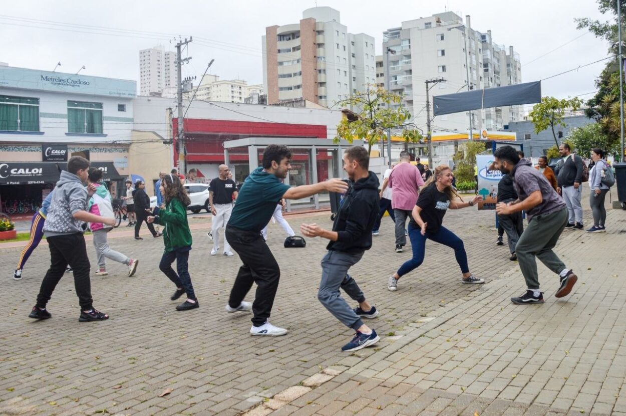 Em São Caetano, projeto Ginga no Parque oferece vivência de capoeira no Bosque do Povo