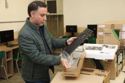 Santo André amplia informatização em escolas municipalizadas com novos computadores em sala de aula