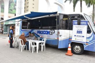 Procon Móvel atende munícipes na Rua Coronel Oliveira Lima nesta sexta