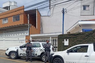 Polícia Militar prende homem após perseguição e recupera veículo furtado