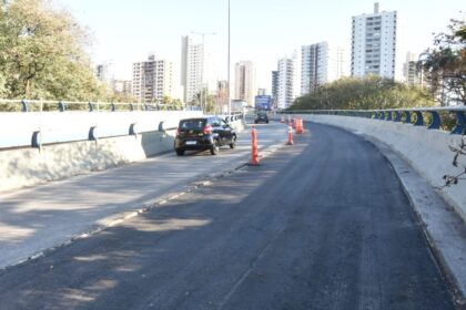 Terceira faixa do Viaduto Juscelino Kubitschek é liberada para tráfego de veículos